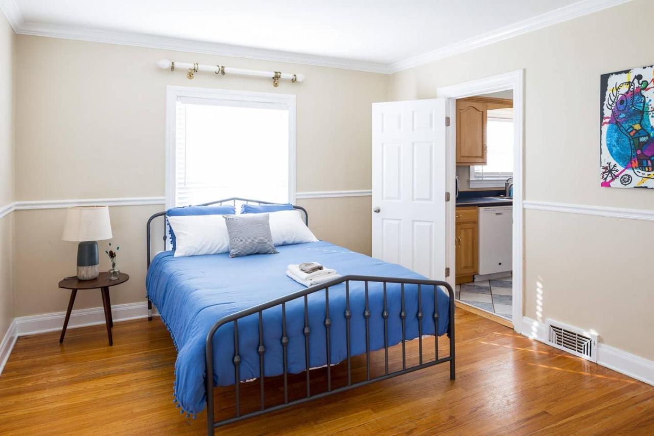 Bed & Breakfast 2203 Brighton Drive, *